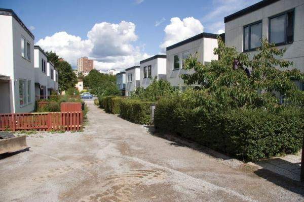 Uponor Pre-insulated pipe system in link-attached houses in Fittja, Stockholm